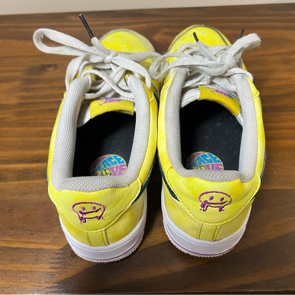 Nike Air Force 1 Peace Love Basketball Sneakers Shoes size 7Y 7 Youth Yellow - Picture 7 of 9